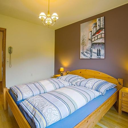 Eleganza Monschau Hotel Bagian luar foto