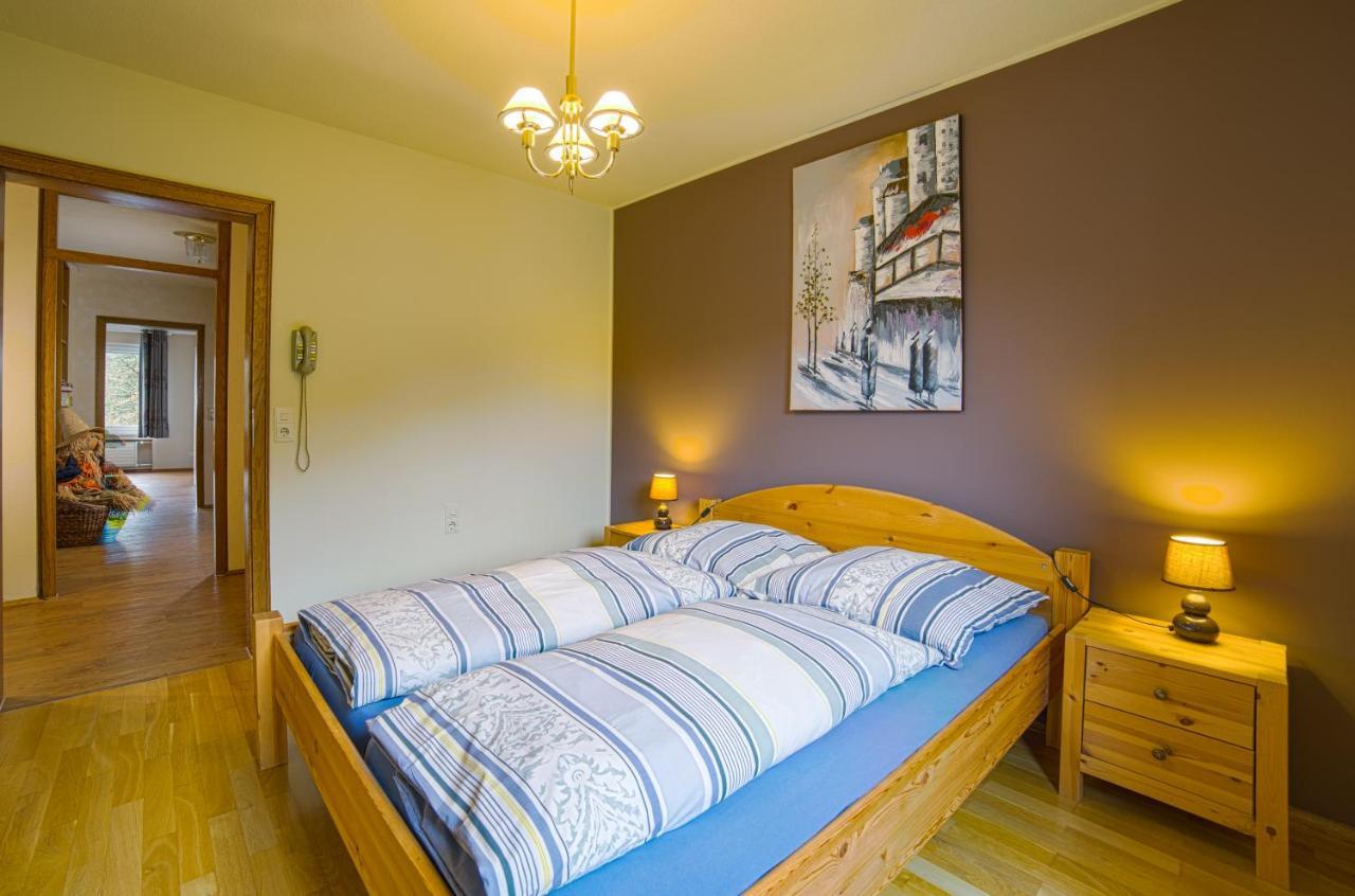 Eleganza Monschau Hotel Bagian luar foto