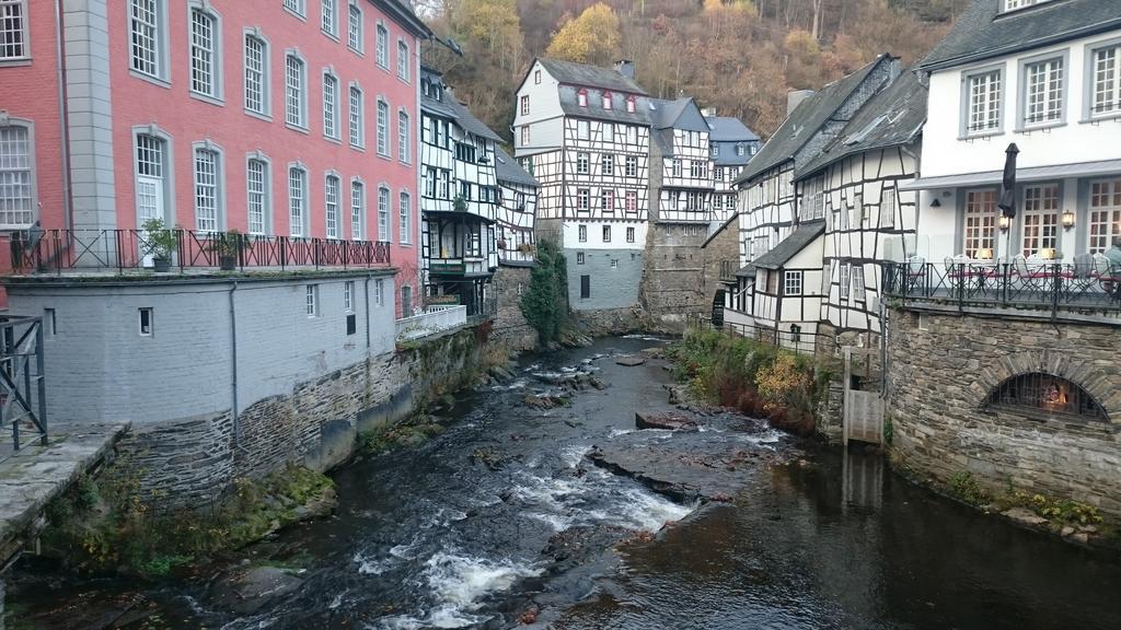 Eleganza Monschau Hotel Bagian luar foto