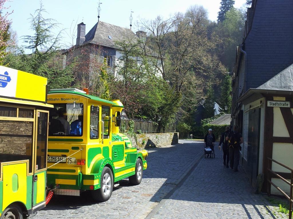 Eleganza Monschau Hotel Bagian luar foto