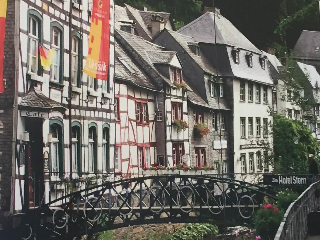 Eleganza Monschau Hotel Bagian luar foto