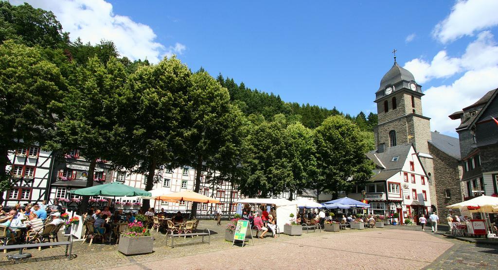 Eleganza Monschau Hotel Bagian luar foto