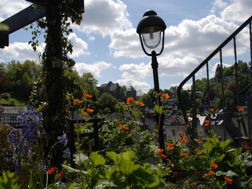 Eleganza Monschau Hotel Bagian luar foto
