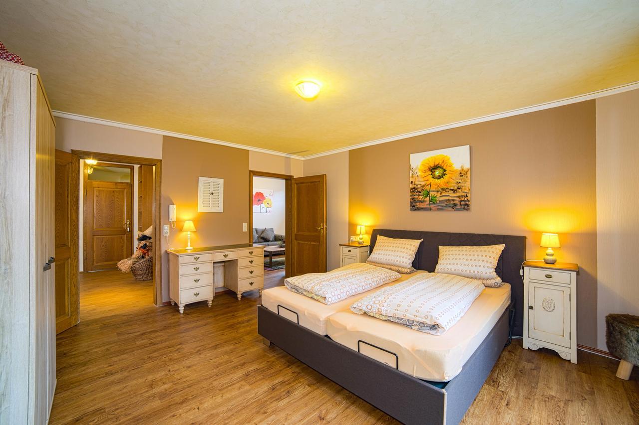 Eleganza Monschau Hotel Bagian luar foto