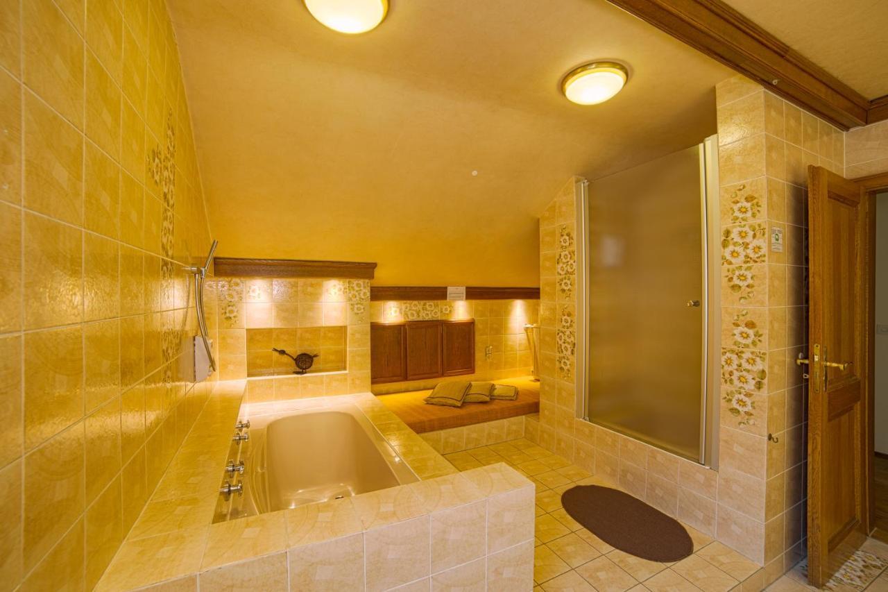 Eleganza Monschau Hotel Bagian luar foto
